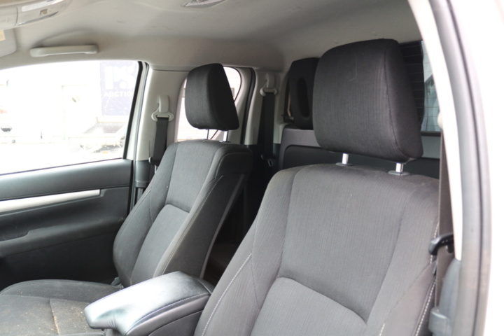 1417056-55 Toyota Hilux Extra Cab 2.4 AWD Automatic, 2021 (Repair Item)