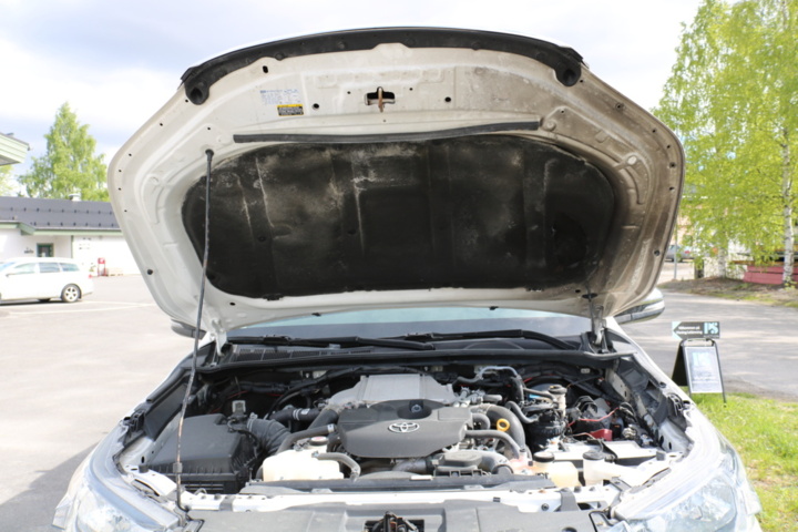 1417056-76 Toyota Hilux Extra Cab 2.4 AWD Automatic, 2021 (Repair Item)