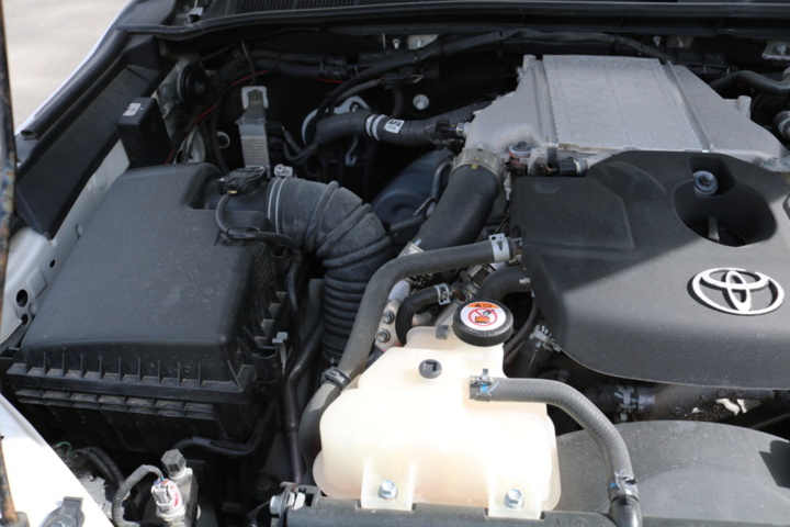 1417056-77 Toyota Hilux Extra Cab 2.4 AWD Automatic, 2021 (Repair Item)