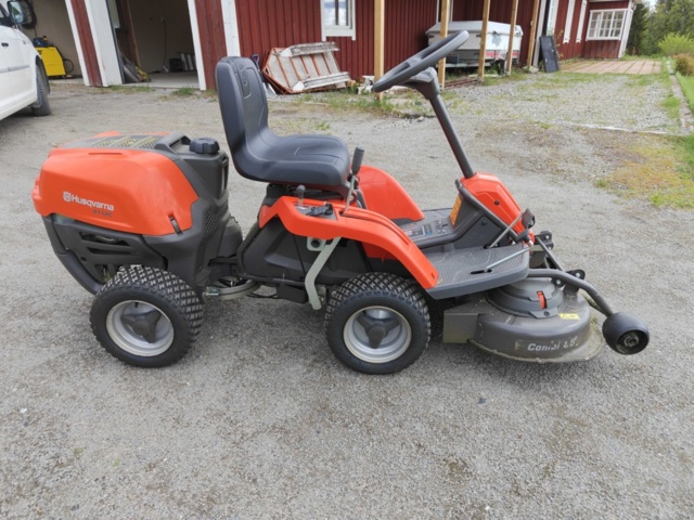 1485264-4 Åkgräsklippare med klippaggregat - Husqvarna R112C - 2022