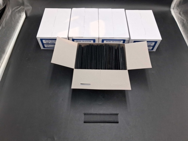 1533684-1 Märkpins, 50 000 st - Micro 100-System, 25 mm, svarta