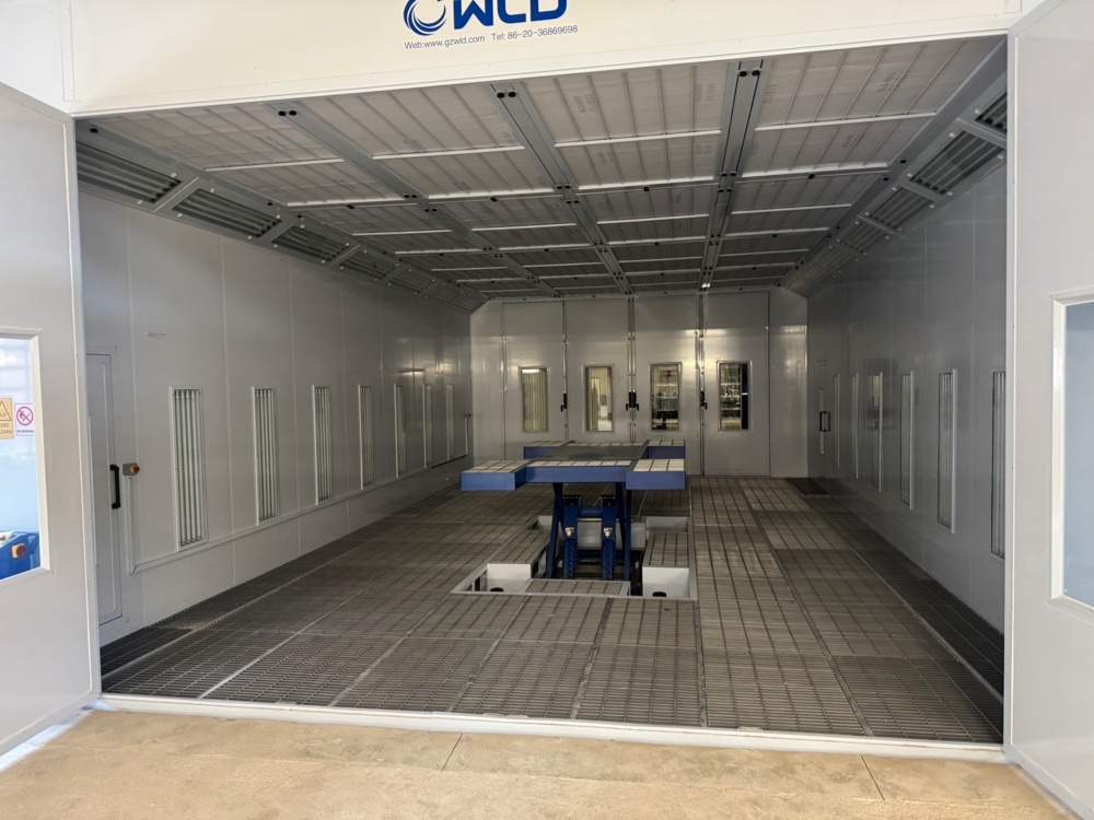 1405877-1 Paint box with ventilation hood & built-in car lift – NEW