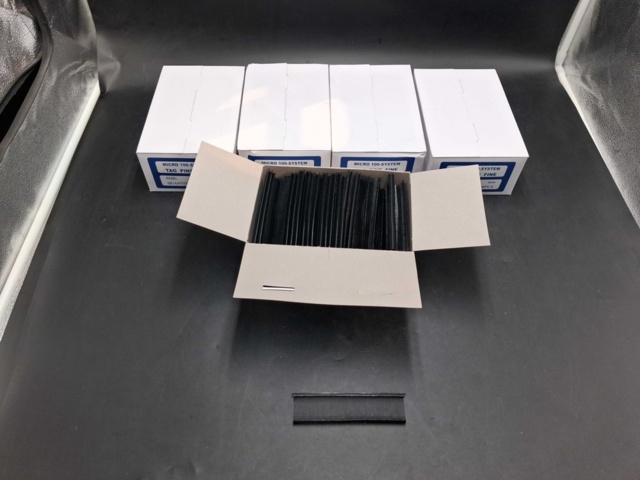 1533709-1 Märkpins, 50 000 st - Micro 100-System, 25 mm, svarta