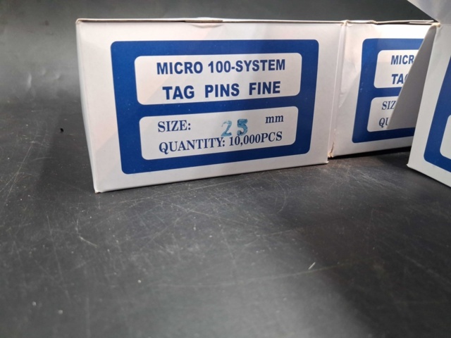 1533709-2 Märkpins, 50 000 st - Micro 100-System, 25 mm, svarta