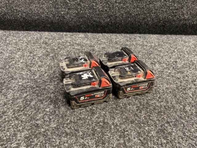1533830-1 4 st Batterier Milwaukee M18B5 5.0Ah - Defekta