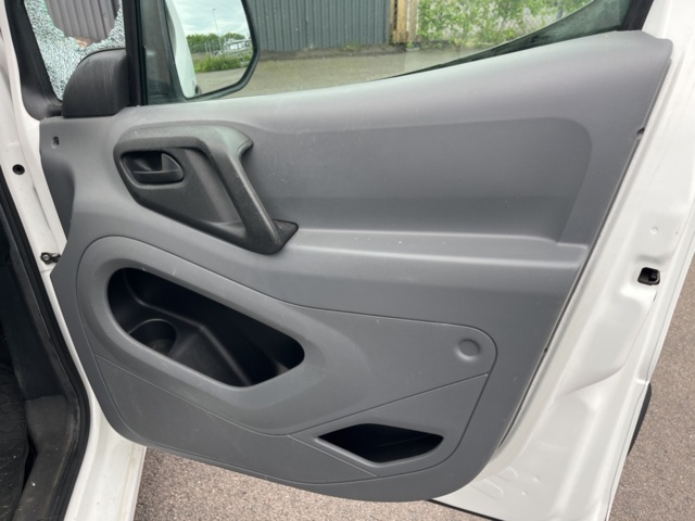 1357542-36 Peugeot Partner Van 1.6 HDi Manual, 90hp -2008 (Repair item)