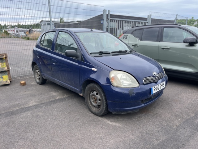 1357543-3 Toyota Yaris 5-door 1.3 VVT-i Super ECT, 4-speed, 86hp -2000 (Repair item)