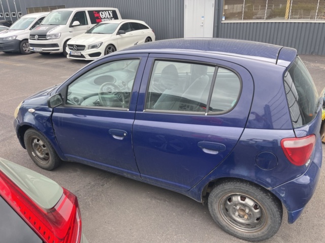 1357543-7 Toyota Yaris 5-door 1.3 VVT-i Super ECT, 4-speed, 86hp -2000 (Repair item)