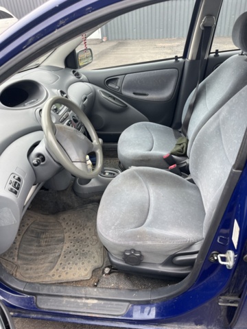 1357543-13 Toyota Yaris 5-door 1.3 VVT-i Super ECT, 4-speed, 86hp -2000 (Repair item)