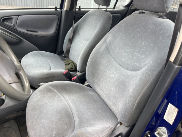 1357543-14 Toyota Yaris 5-door 1.3 VVT-i Super ECT, 4-speed, 86hp -2000 (Repair item)
