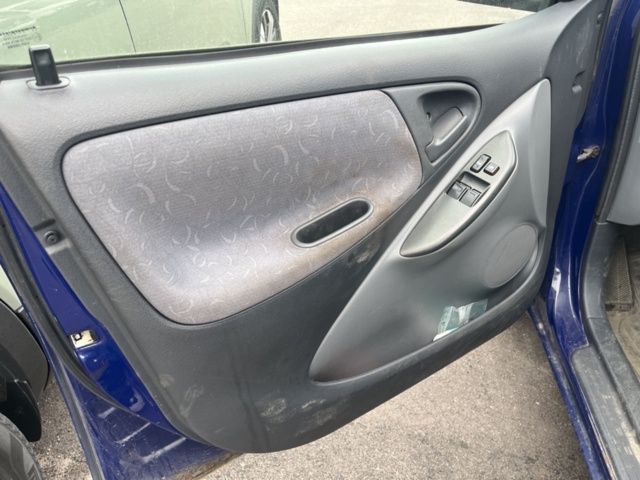 1357543-15 Toyota Yaris 5-door 1.3 VVT-i Super ECT, 4-speed, 86hp -2000 (Repair item)