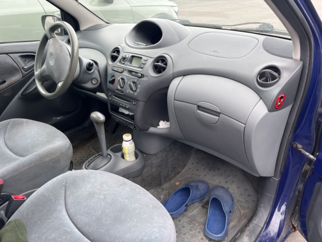 1357543-18 Toyota Yaris 5-door 1.3 VVT-i Super ECT, 4-speed, 86hp -2000 (Repair item)