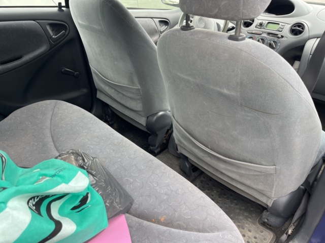1357543-22 Toyota Yaris 5-door 1.3 VVT-i Super ECT, 4-speed, 86hp -2000 (Repair item)