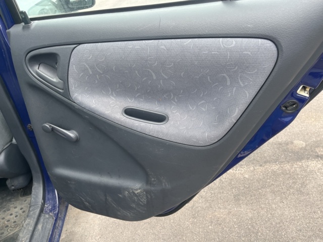 1357543-23 Toyota Yaris 5-door 1.3 VVT-i Super ECT, 4-speed, 86hp -2000 (Repair item)