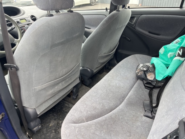 1357543-24 Toyota Yaris 5-door 1.3 VVT-i Super ECT, 4-speed, 86hp -2000 (Repair item)