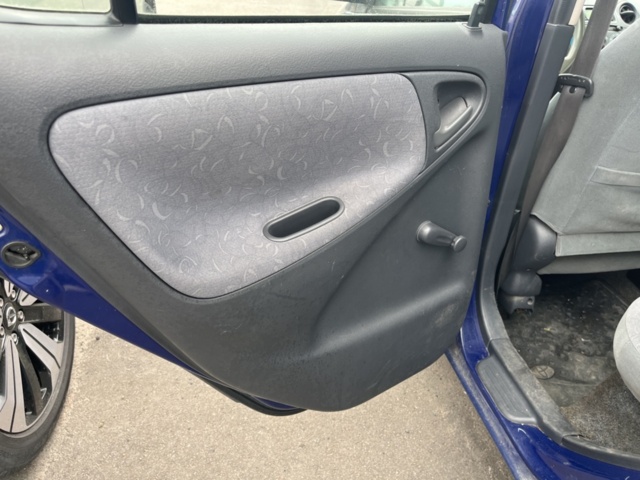 1357543-27 Toyota Yaris 5-door 1.3 VVT-i Super ECT, 4-speed, 86hp -2000 (Repair item)