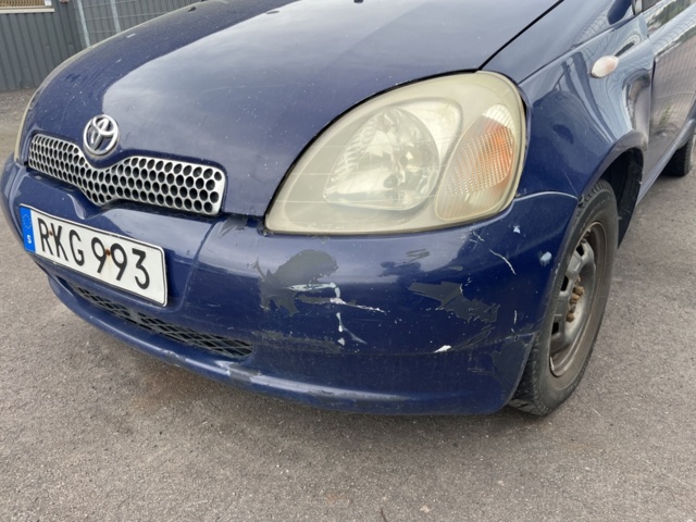 1357543-30 Toyota Yaris 5-door 1.3 VVT-i Super ECT, 4-speed, 86hp -2000 (Repair item)