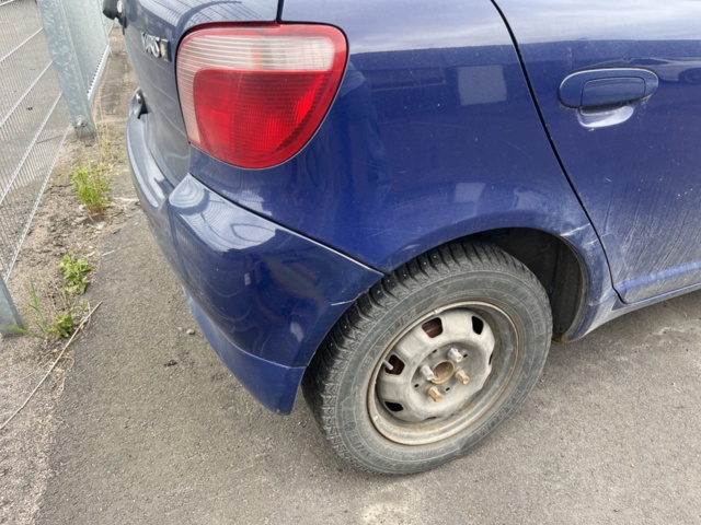 1357543-32 Toyota Yaris 5-door 1.3 VVT-i Super ECT, 4-speed, 86hp -2000 (Repair item)