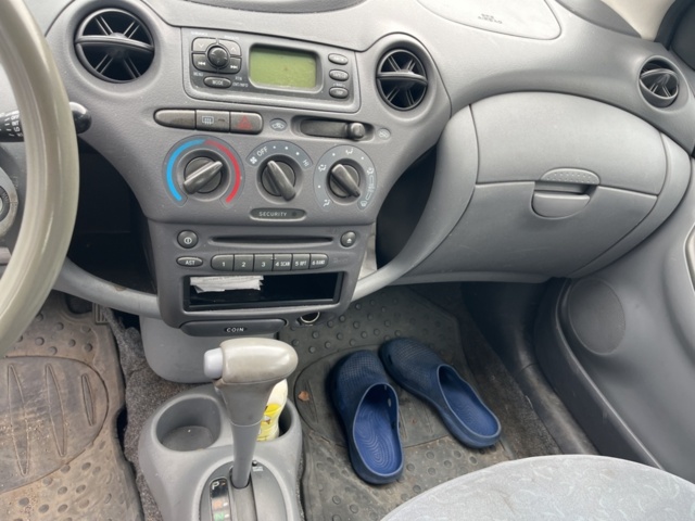 1357543-35 Toyota Yaris 5-door 1.3 VVT-i Super ECT, 4-speed, 86hp -2000 (Repair item)