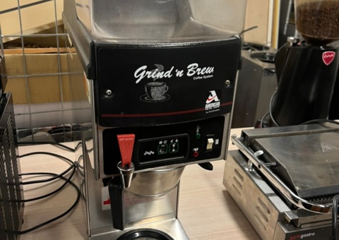 Coffee maker with built-in grinder - Grindmaster Grind'n Brew-11HE