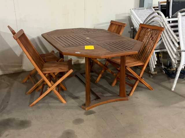 1525425-1 Bord och stolar 4 st