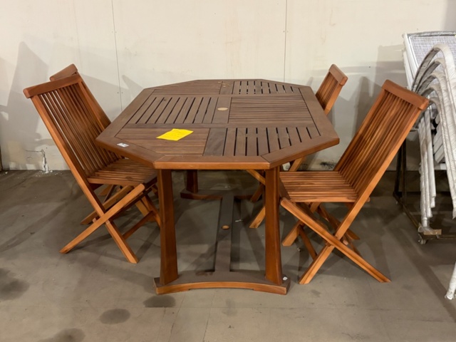 1525425-2 Bord och stolar 4 st