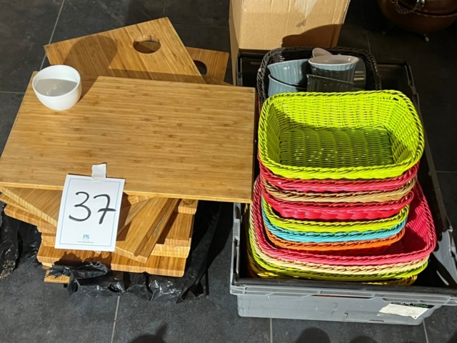 1533890-1 Skärbrädor och brödkorgar