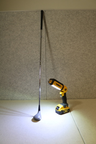 1417059-2 Ficklampa DeWalt & Golfklubba Tommy Armour