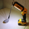 1417059-3 Ficklampa DeWalt & Golfklubba Tommy Armour