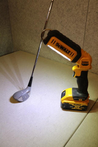1417059-3 Ficklampa DeWalt & Golfklubba Tommy Armour