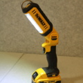 1417059-4 Ficklampa DeWalt & Golfklubba Tommy Armour