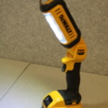 1417059-5 Ficklampa DeWalt & Golfklubba Tommy Armour