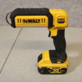 1417059-6 Ficklampa DeWalt & Golfklubba Tommy Armour