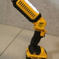 1417059-14 Ficklampa DeWalt & Golfklubba Tommy Armour