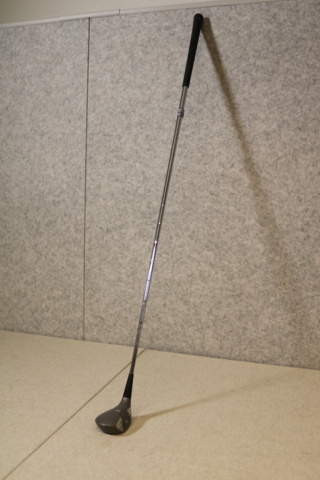 1417059-16 Ficklampa DeWalt & Golfklubba Tommy Armour