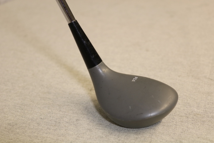 1417059-18 Ficklampa DeWalt & Golfklubba Tommy Armour