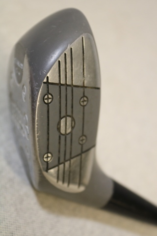 1417059-20 Ficklampa DeWalt & Golfklubba Tommy Armour