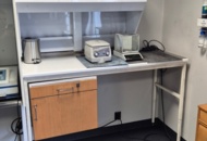 1532833 Work table with extraction