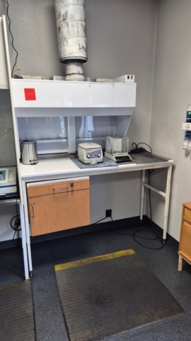 1532833-1 Work table with extraction