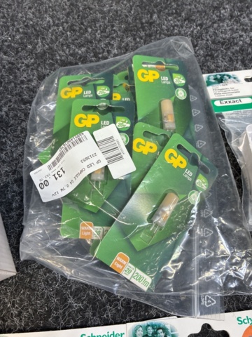1534019-5 Sortiment med diverse ELartiklar