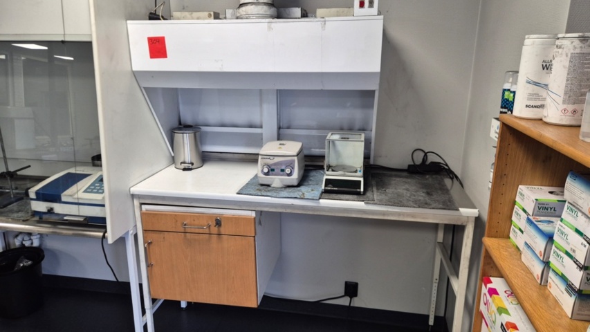 1532833-2 Work table with extraction