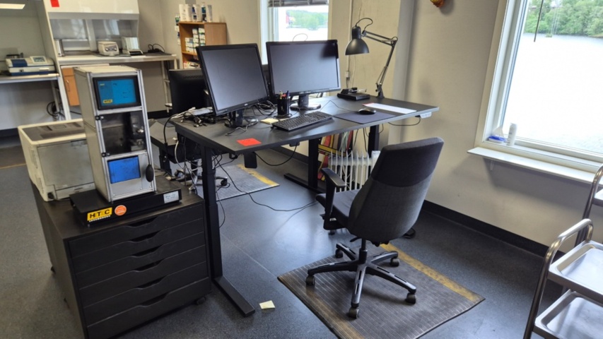 1532835-1 Office furniture with equipment