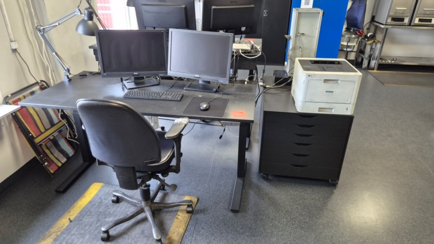 1532836-1 Office furniture with equipment