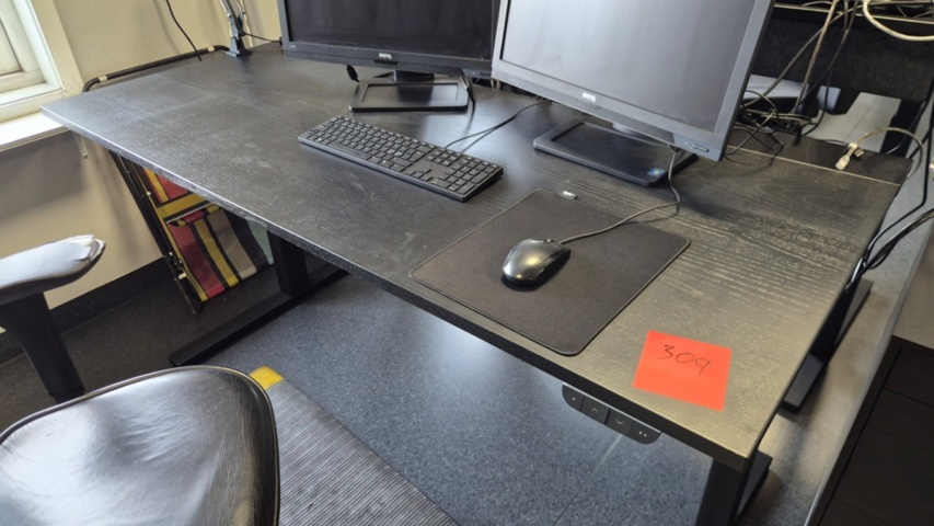 1532836-8 Office furniture with equipment
