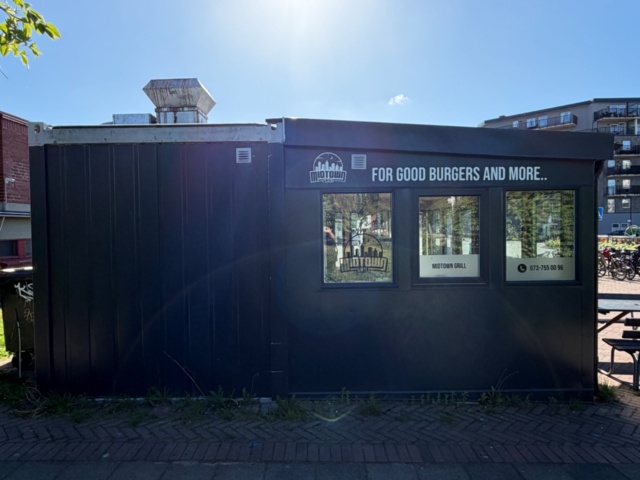 1534036-23 Komplett restaurangcontainer/streetfood