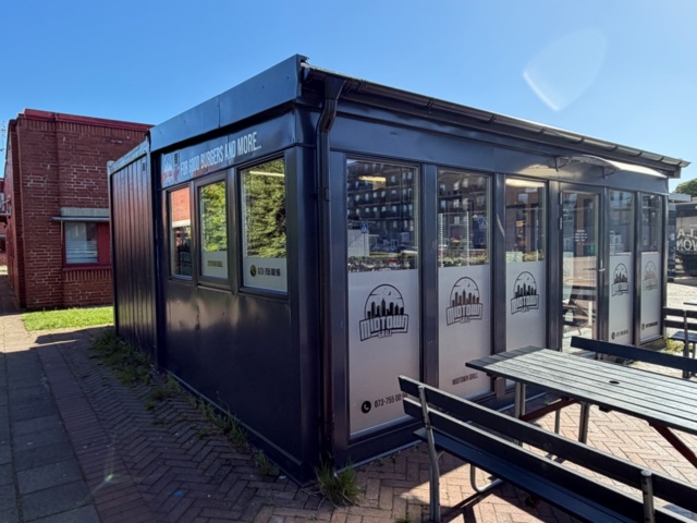 1534036-24 Komplett restaurangcontainer/streetfood