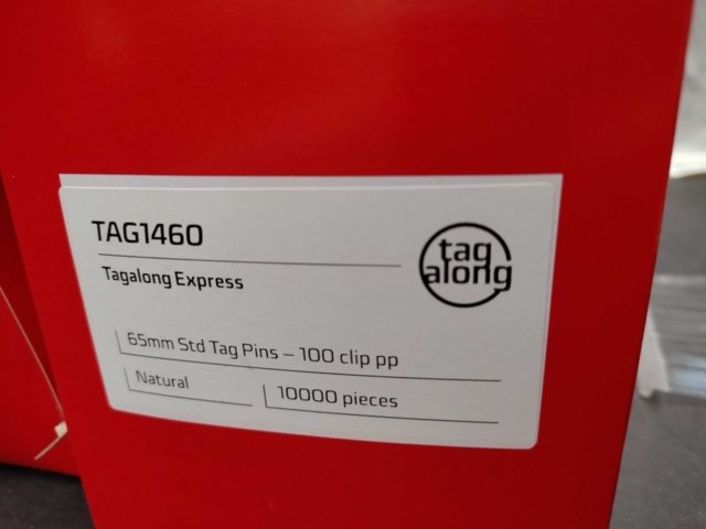 1533730-2 Märkpins, 30 000 st - Tagalong Express, 65 mm, naturfärgade