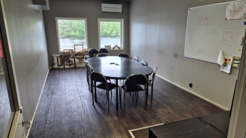 1532849-1 Konferensrum möbler tavlor dataskärm