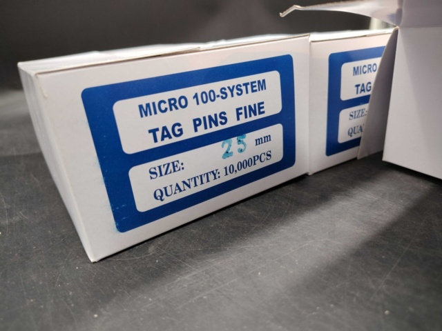 1533753-2 Märkpins, 50 000 st - Micro 100-System, 25 mm, svarta