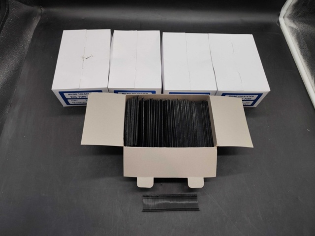 1533755-1 Märkpins, 50 000 st - Micro 100-System, 25 mm, svarta